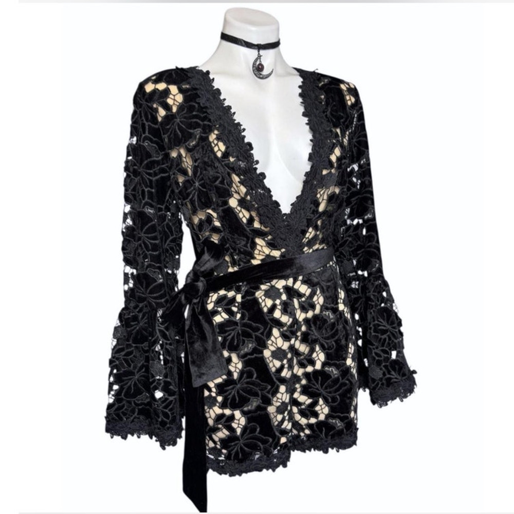 Whimsigoth Black Lace Velvet Super Bell Sleeve Romper Vampire Dark Romantic - Picture 5 of 7